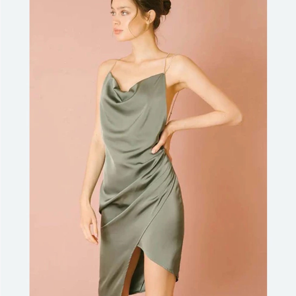 Storia Monochromatic Asymmetric Midi Dress Green size M